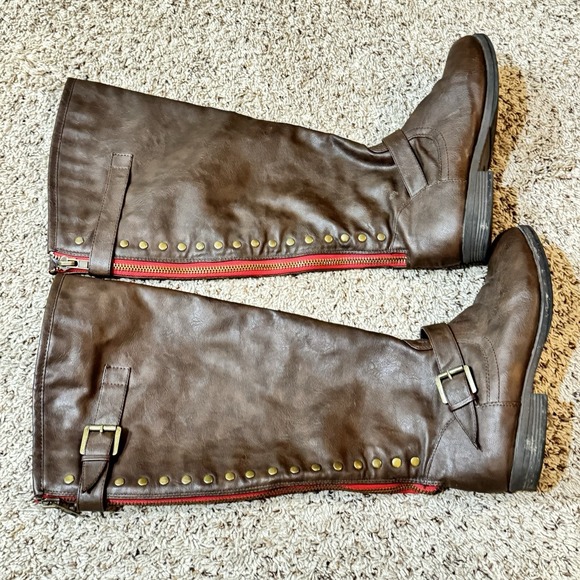 Journee Collection Sz 10 Brown Knee High Boots Red Zipper Brass Stud Faux Fur - Picture 5 of 16